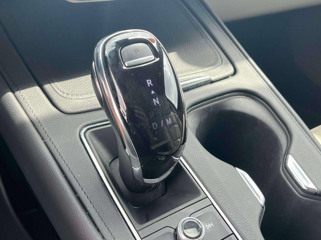 Used 2023 Cadillac XT4 Luxury w/ Cold Weather Package FWD image 28