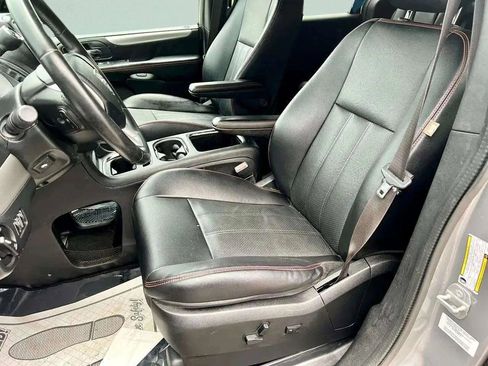 Used 2014 Dodge Grand Caravan R/T image 13