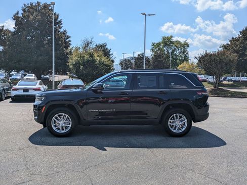 New 2025 Jeep Grand Cherokee Laredo X w/ Trailer Tow Package image 8