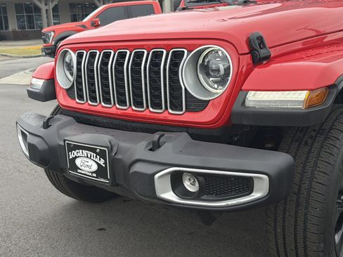 Used 2025 Jeep Wrangler Unlimited Sahara AWD/4WD image 26