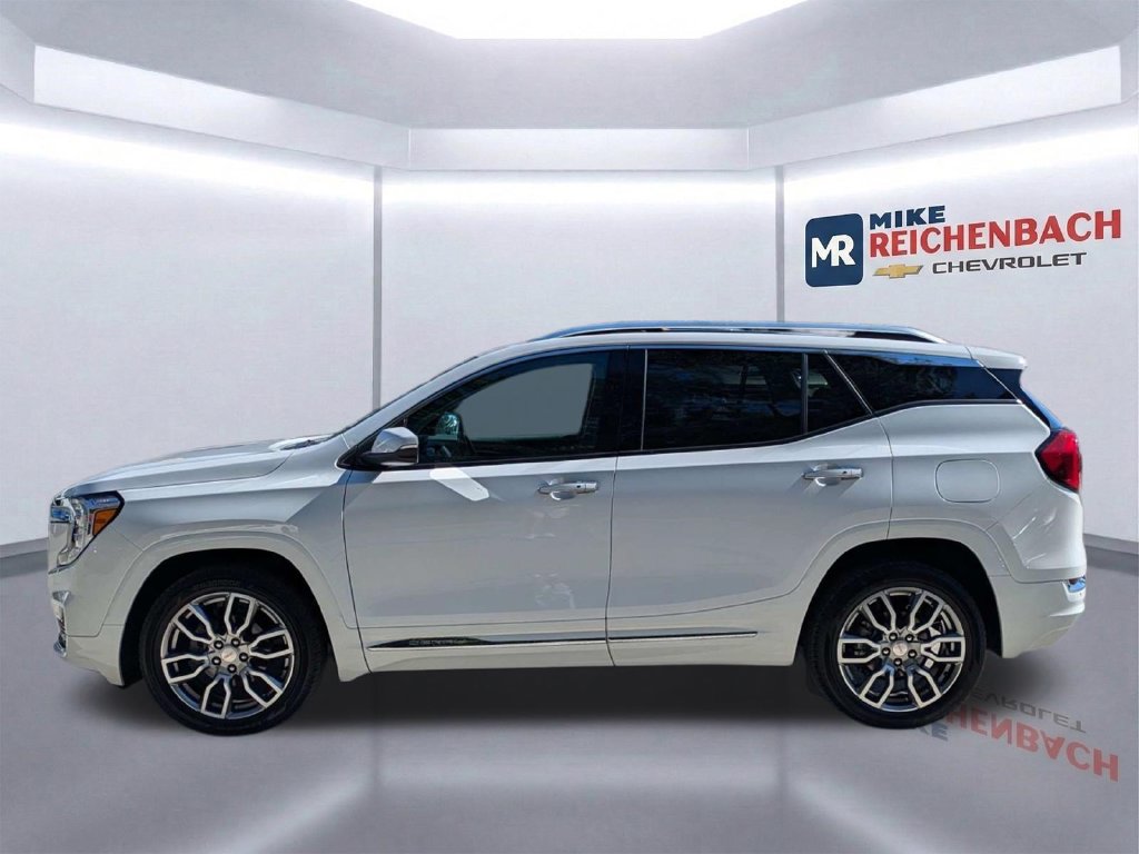 Used 2024 GMC Terrain Denali AWD/4WD image 7