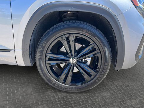 Certified 2023 Volkswagen Atlas Cross Sport SEL R-Line AWD/4WD image 17