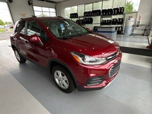 Used 2022 Chevrolet Trax LT w/ LT Convenience Package AWD/4WD image 1