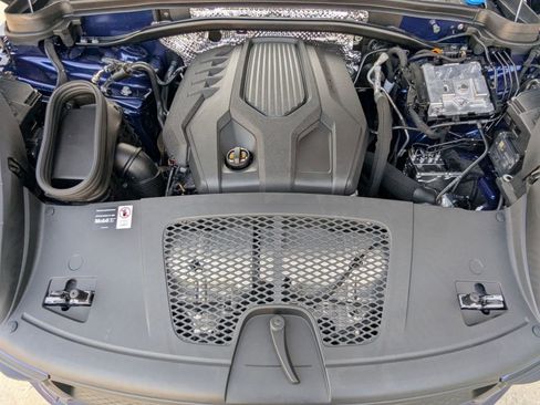 Certified 2026 Porsche Macan AWD/4WD image 28