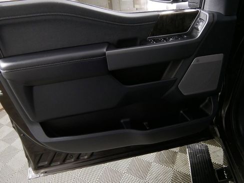 Used 2025 Ford F250 Lariat w/ Chrome Package image 12