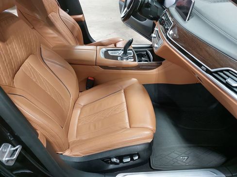 Used 2020 BMW 750i xDrive image 10
