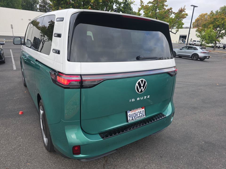 Used 2025 Volkswagen ID. Buzz Pro S Plus RWD image 5