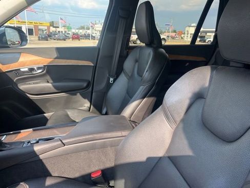 Used 2022 Volvo XC90 T6 Momentum w/ Advanced Package image 11