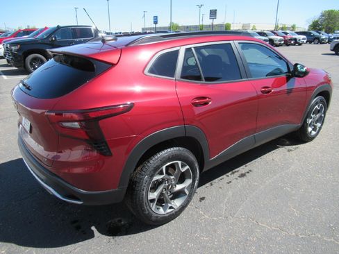 Certified 2024 Chevrolet Trax LT w/ Driver Confidence Package FWD image 5