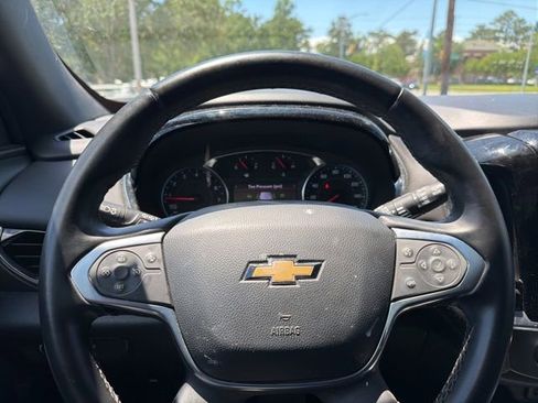 Used 2023 Chevrolet Traverse LT FWD image 10
