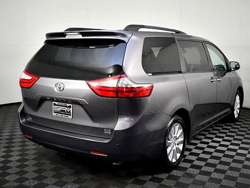 Used 2015 Toyota Sienna XLE image 7