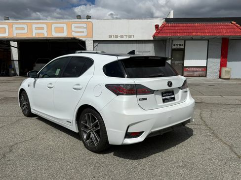Used 2015 Lexus CT 200h w/ Navigation Package FWD image 5