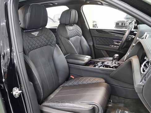 Used 2019 Bentley Bentayga image 26