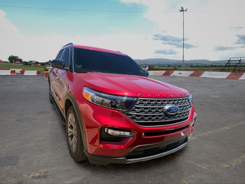 Used 2022 Ford Explorer XLT w/ Equipment Group 202A AWD/4WD image 2
