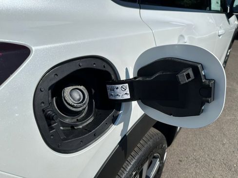 New 2025 Nissan Rogue SL w/ Tech Package image 32