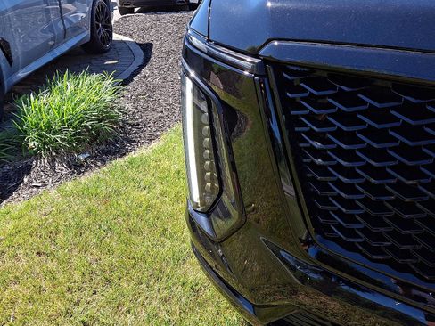 Used 2025 Cadillac Escalade Sport Platinum w/ LPO, Floor Liner Package AWD/4WD image 9