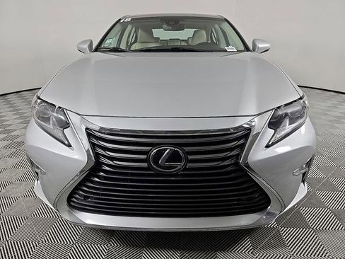Used 2018 Lexus ES 350 w/ Luxury Package w/Wood Trim image 3