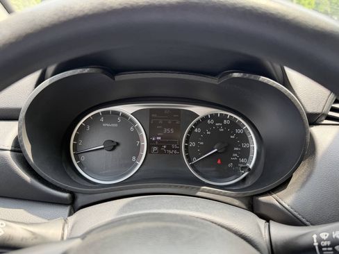 Used 2022 Nissan Versa S FWD image 10