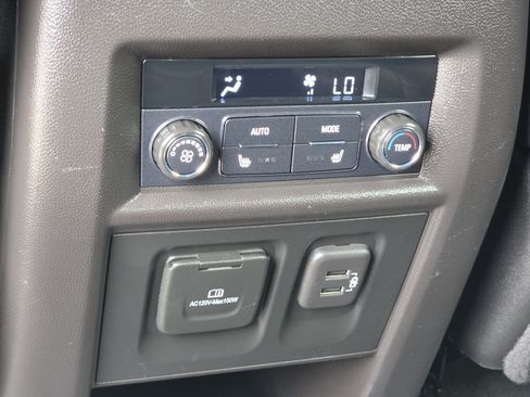 Used 2022 Chevrolet Traverse High Country w/ LPO, Floor Liner Package AWD/4WD image 12