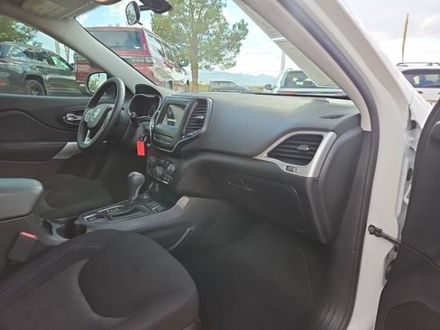 Used 2020 Jeep Cherokee Latitude AWD/4WD image 22