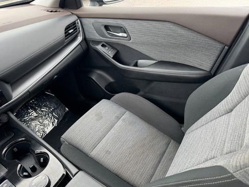 Used 2023 Nissan Rogue SV image 11