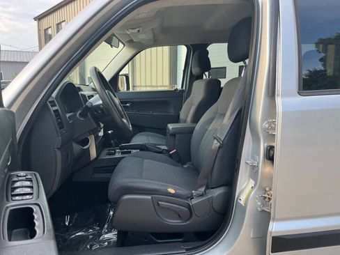 Used 2012 Jeep Liberty Sport AWD/4WD image 9