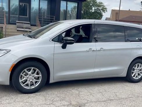 New 2026 Chrysler Voyager LX image 3