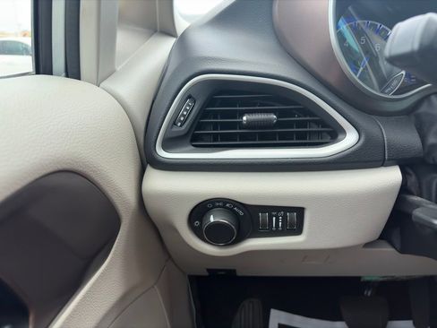 Used 2023 Chrysler Voyager LX FWD image 19