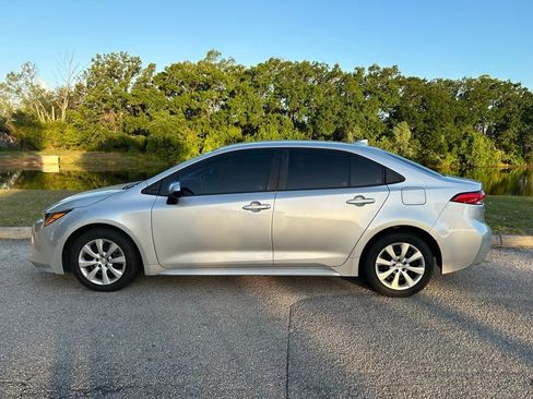 Used 2020 Toyota Corolla LE image 2