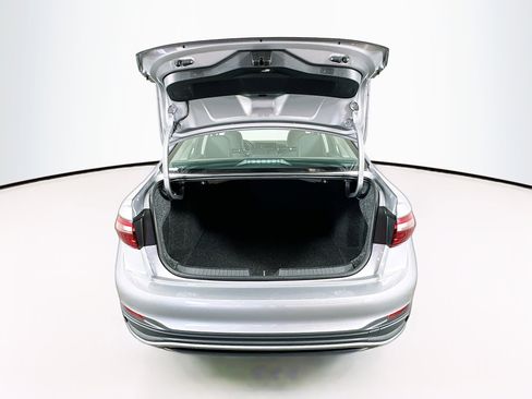 Used 2025 Volkswagen Jetta SE image 28