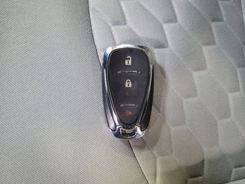 Used 2021 Chevrolet Equinox LS FWD image 32