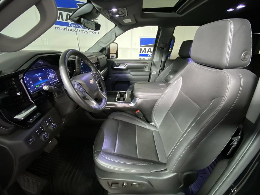 Used 2024 Chevrolet Silverado 2500 LTZ w/ LTZ Convenience Package AWD/4WD image 25