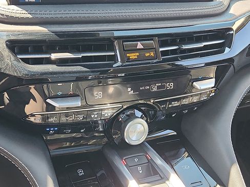 Certified 2025 Acura MDX SH-AWD w/ Advance Package image 17