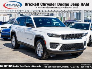 New 2025 Jeep Grand Cherokee Laredo X w/ Luxury Tech Group I video 3