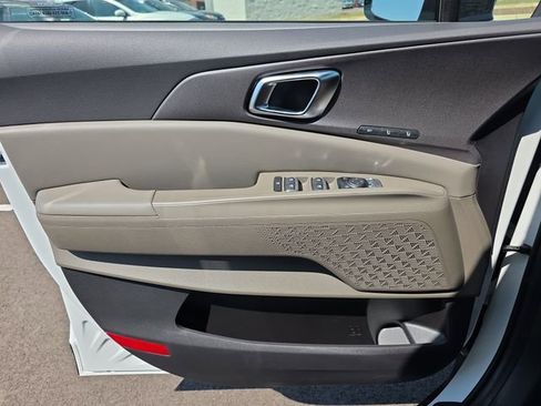 New 2026 Kia Carnival EX FWD image 9