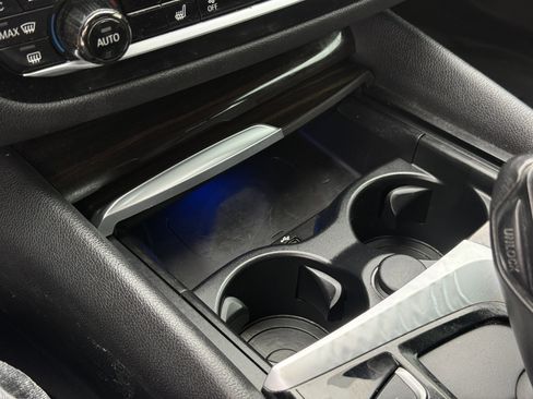 Used 2017 BMW 540i w/ Premium Package image 22