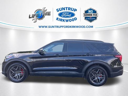 Used 2025 Ford Explorer ST AWD/4WD image 2