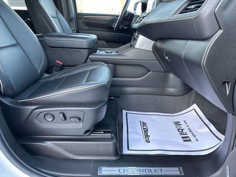 Used 2024 Chevrolet Suburban Premier w/ Premium Package image 21