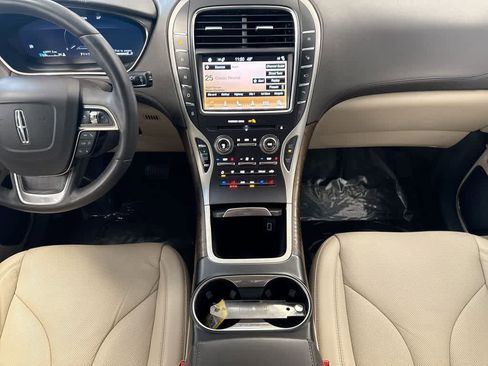 Used 2019 Lincoln Nautilus Reserve image 31