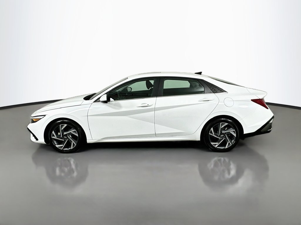 Used 2025 Hyundai Elantra SEL FWD image 8