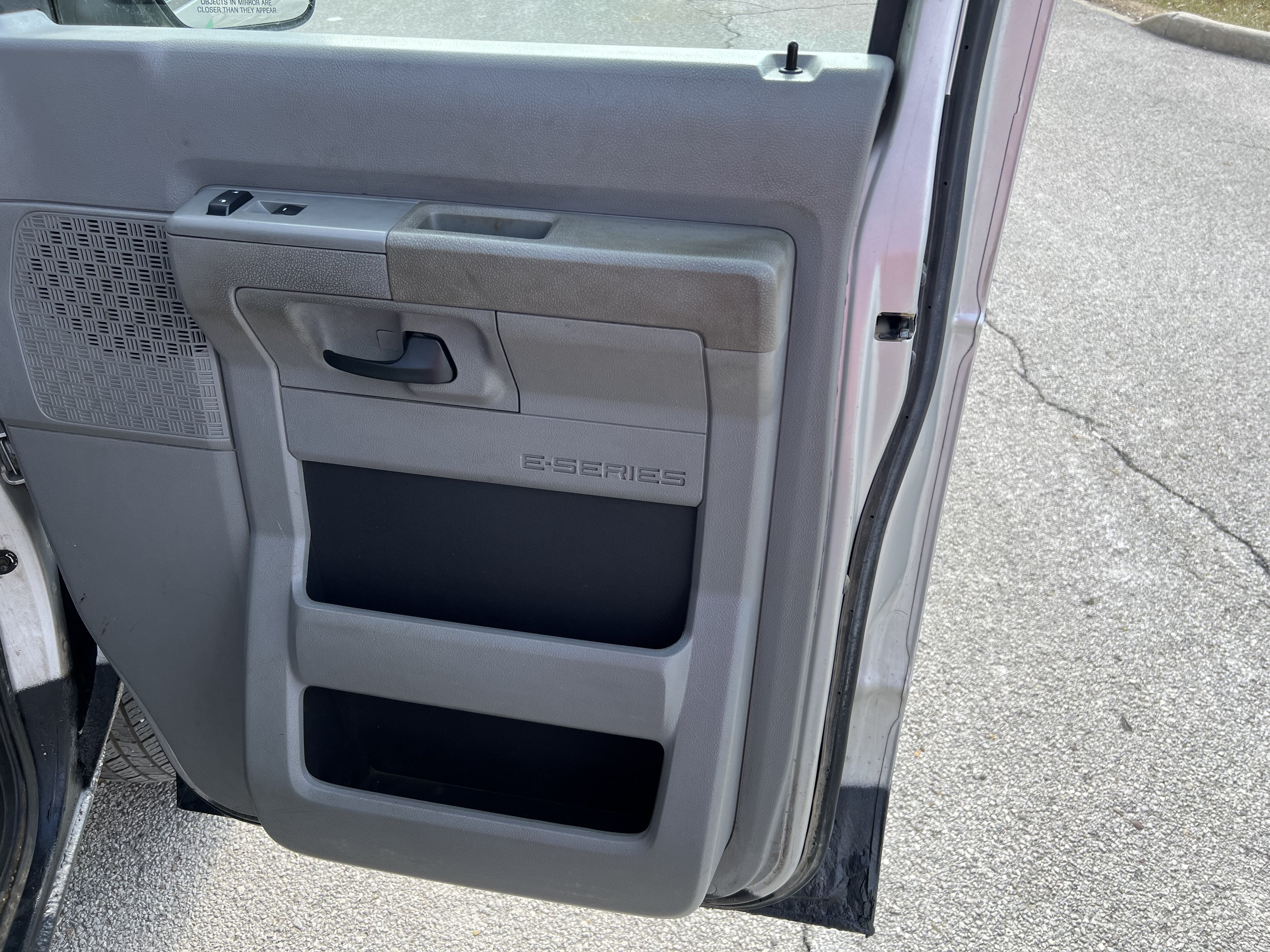 Used 2011 Ford E-250 and Econoline 250 Extended w/ Commercial Cargo Van Pkg RWD image 31