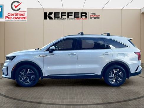 Used 2022 Kia Sorento S image 2