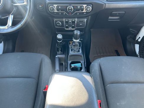 Used 2019 Jeep Wrangler Unlimited Sahara w/ Uconnect 4C Nav & Sound Group image 17