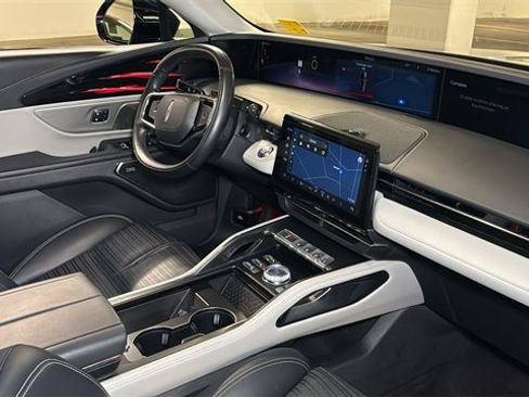 Used 2024 Lincoln Nautilus Reserve w/ Equipment Group 203A image 8