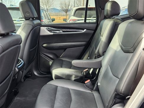 Used 2022 Cadillac XT6 Premium Luxury w/ Technology Package image 10