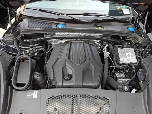 Certified 2026 Porsche Macan AWD/4WD image 31