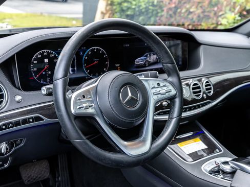 Used 2019 Mercedes-Benz S 560 Sedan image 32