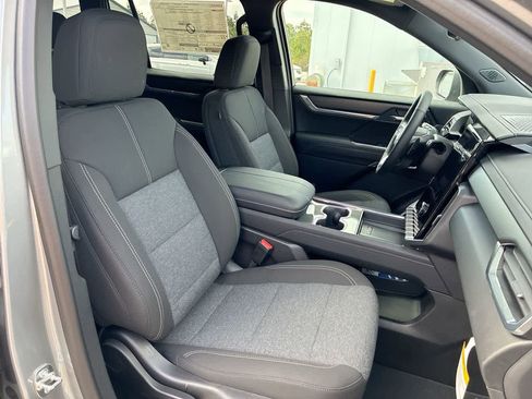 New 2026 GMC Acadia Elevation image 28