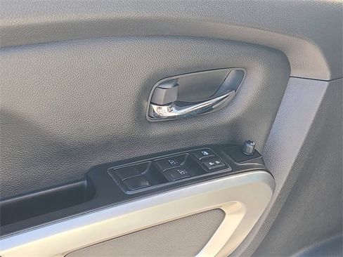 Used 2023 Nissan Titan SV image 19