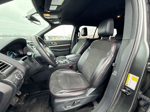 Used 2018 Ford Explorer XLT w/ Equipment Group 202A image 12